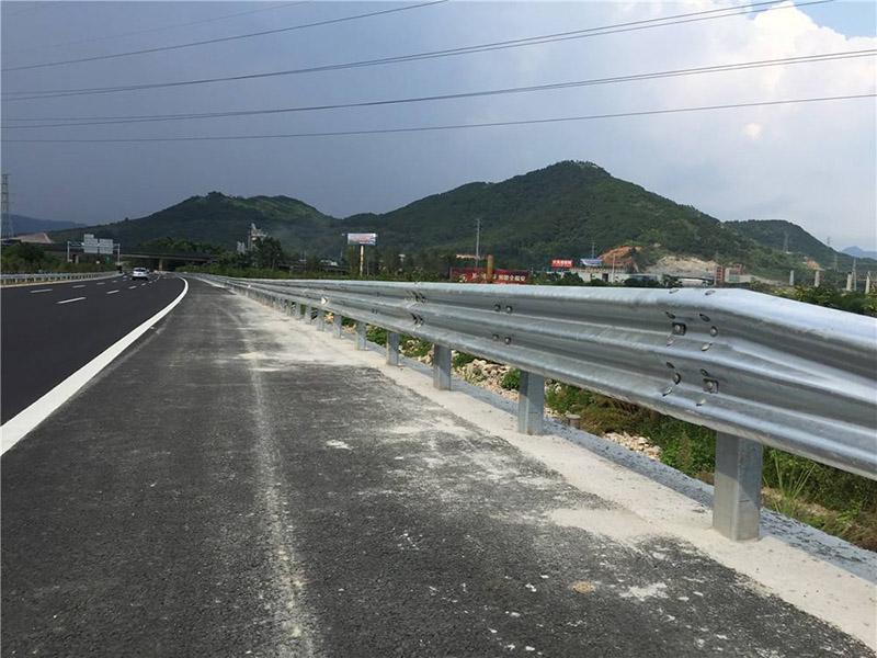 山西鍍鋅護欄板