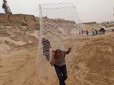 鉛絲格賓籠在涼水河工程中施工